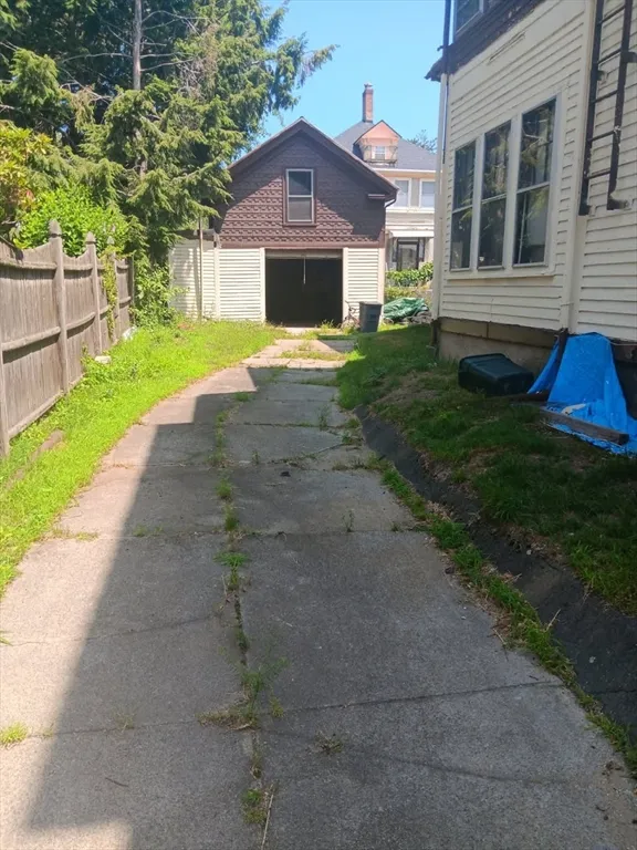 Studio bed apartment for rent at 16 Garden St Unit garage, Medford