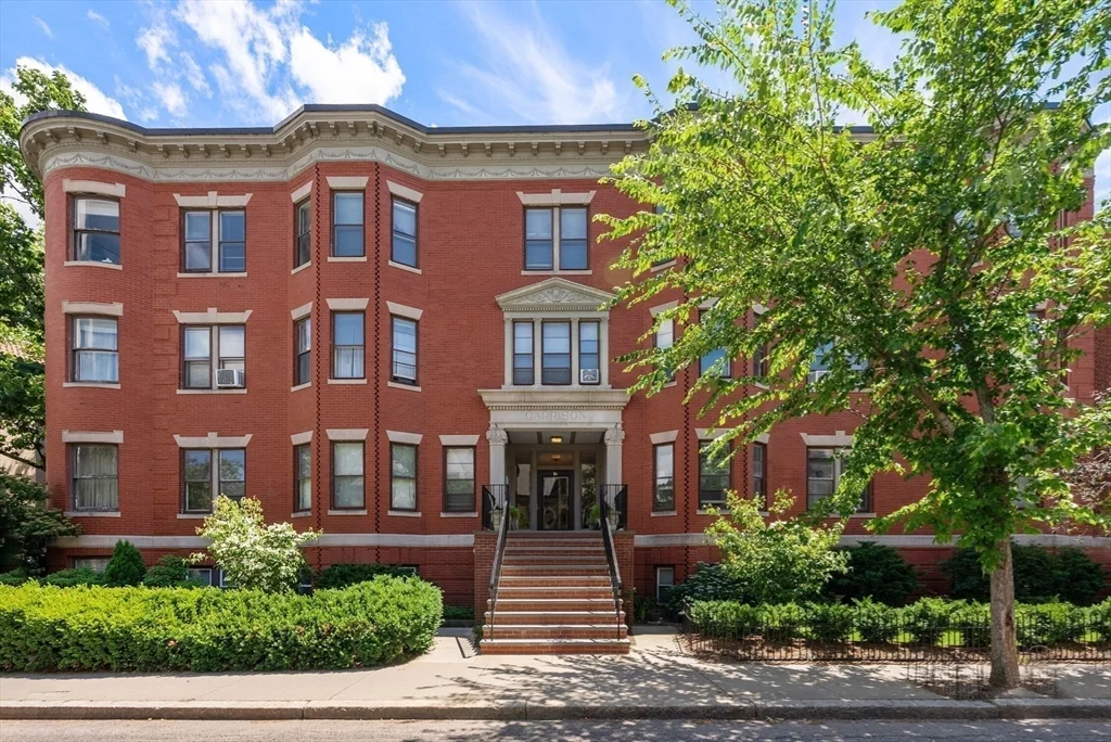 2 bed, 1 bath apartment for rent at 16 Garrison Rd Unit 8, Washington Square
