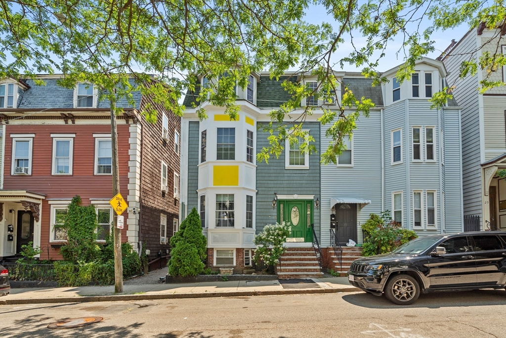 1 bed, 1 bath apartment for rent at 16 Gates St Unit 3, South Boston — photo 1 of 8