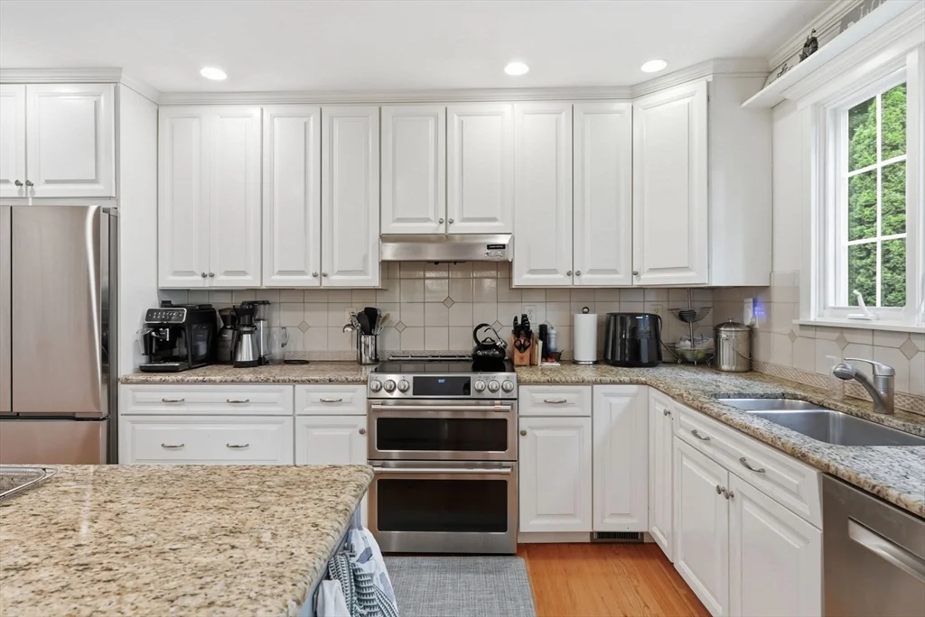 4 bed, 4+ bath apartment for rent at 16 Gerber Unit 16, Needham Heights — photo 16 of 42