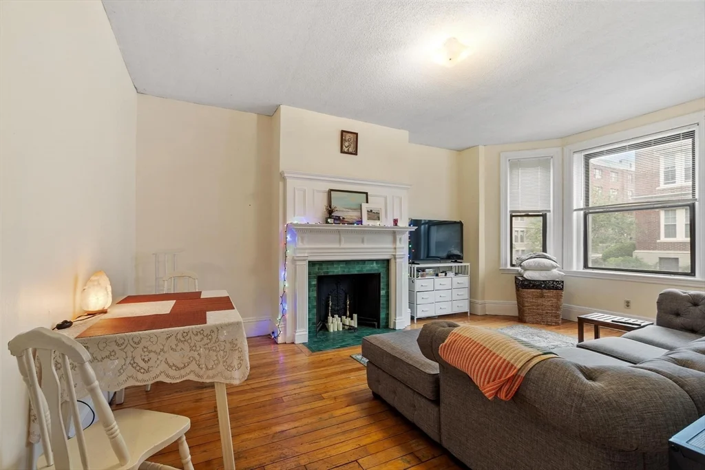 3 bed, 1 bath apartment for rent at 16 Glenville Ave Unit 1, Allston — photo 3 of 18
