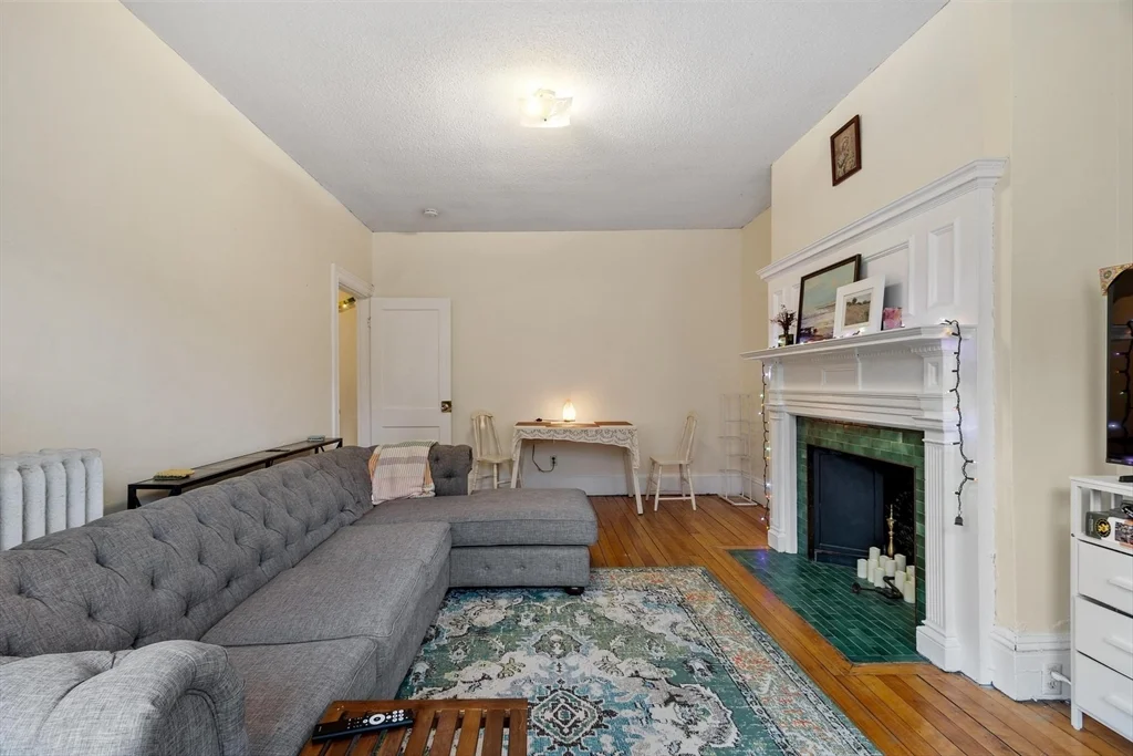 3 bed, 1 bath apartment for rent at 16 Glenville Ave Unit 1, Allston — photo 2 of 18