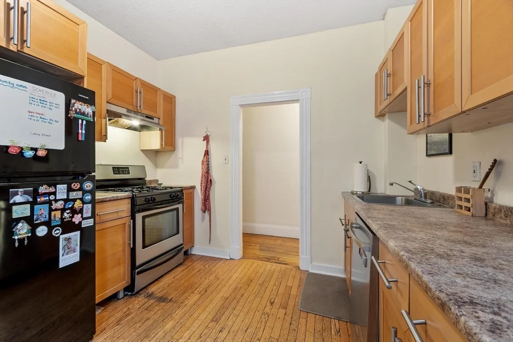 3 bed, 1 bath apartment for rent at 16 Glenville Ave Unit 1, Allston — photo 6 of 18