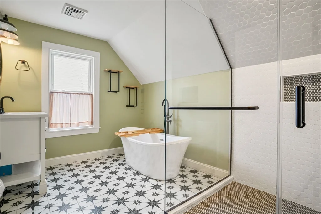 3 bed, 2 bath apartment for rent at 16 Gordon St Unit 16, Malden — photo 10 of 18