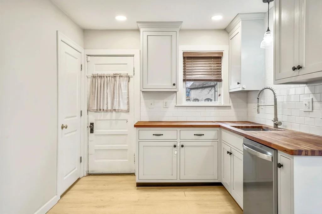3 bed, 2 bath apartment for rent at 16 Gordon St Unit 16, Malden — photo 4 of 18