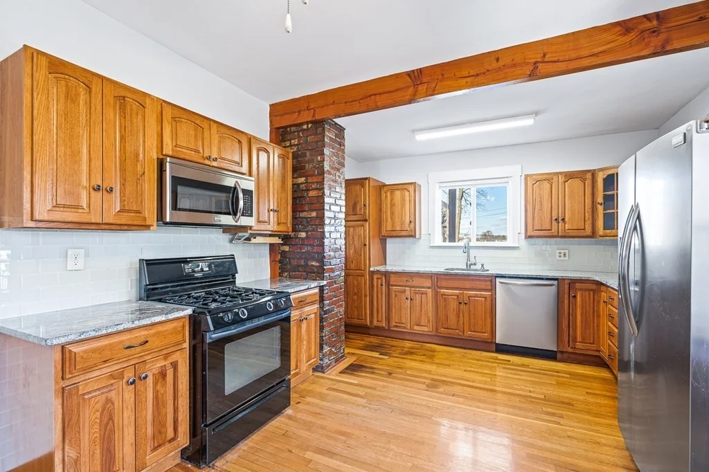 4 bed, 1.5 bath apartment for rent at 16 Grampian Way Unit 1A, Dorchester — photo 3 of 23