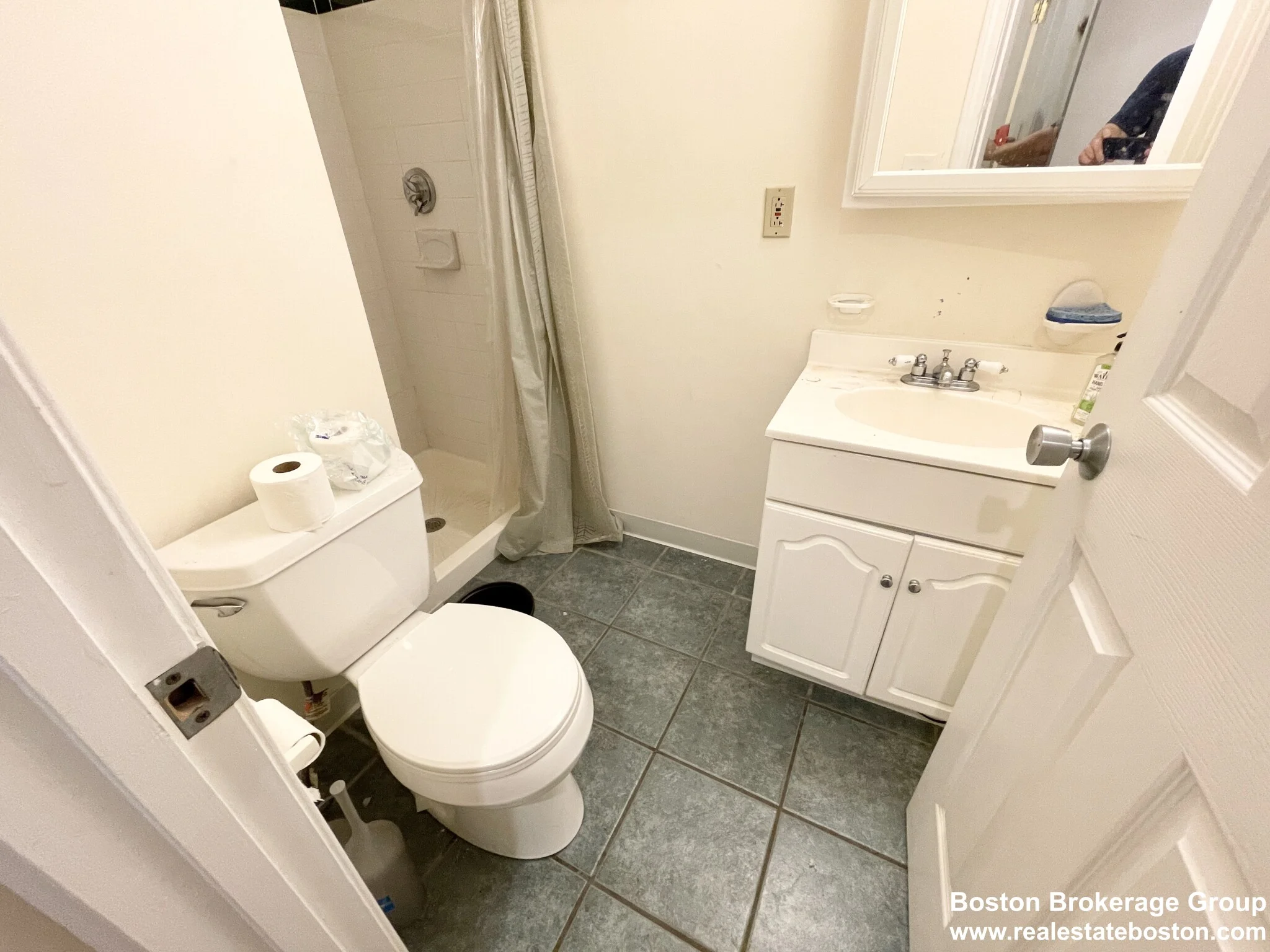 4 bed, 2 bath apartment for rent at 16 Greenwich Park Unit 16, South End — photo 7 of 7