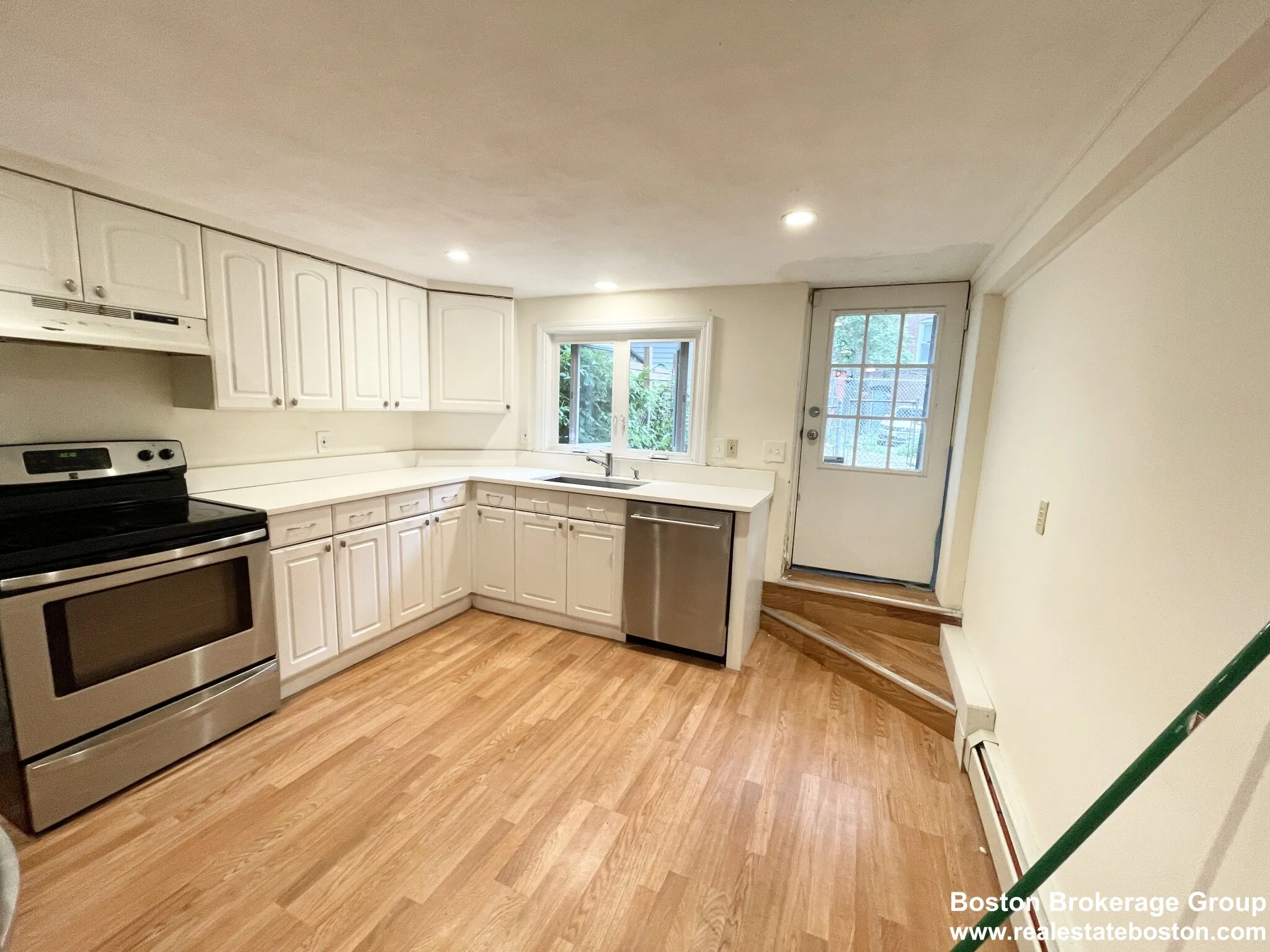 4 bed, 2 bath apartment for rent at 16 Greenwich Park Unit 16, South End