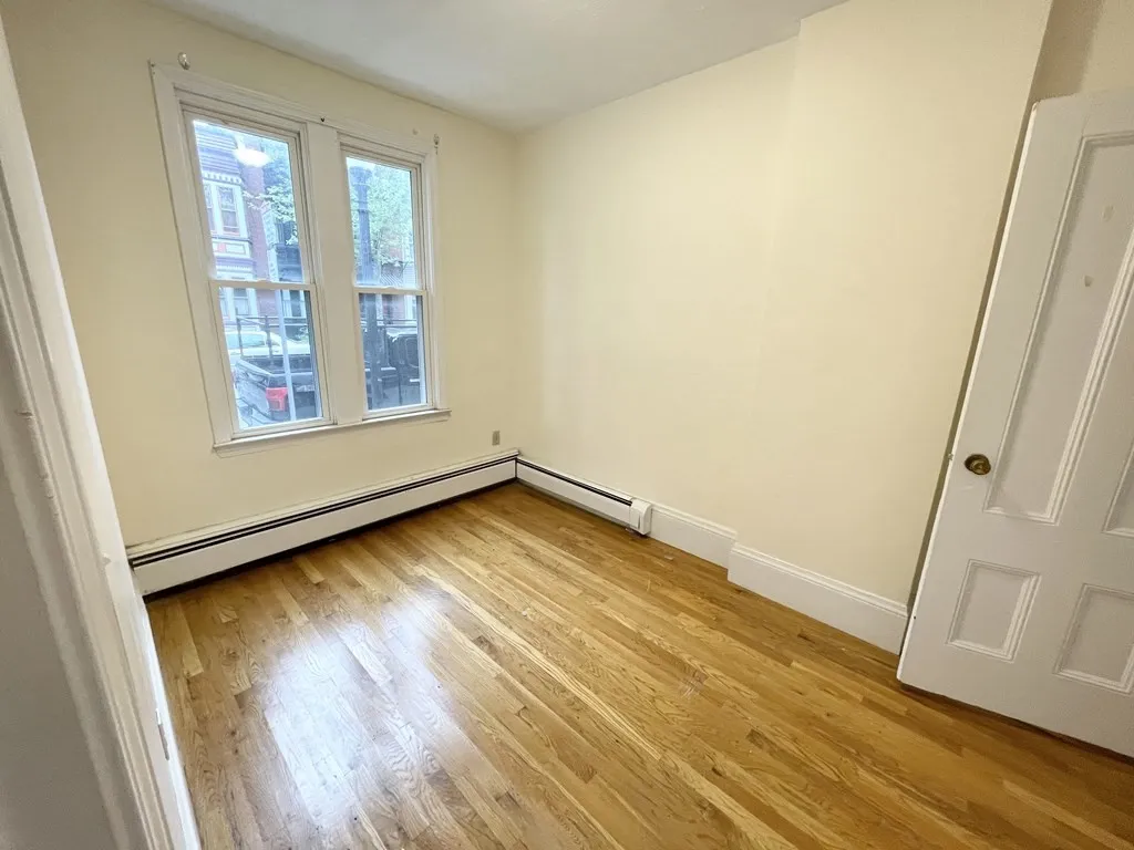 4 bed, 2 bath apartment for rent at 16 Greenwich St Unit 1, South End — photo 3 of 4