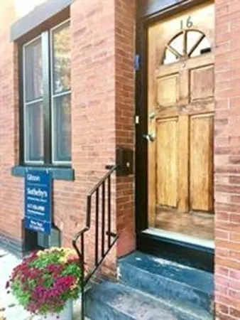 4 bed, 2 bath apartment for rent at 16 Greenwich St Unit 1, South End — photo 2 of 4