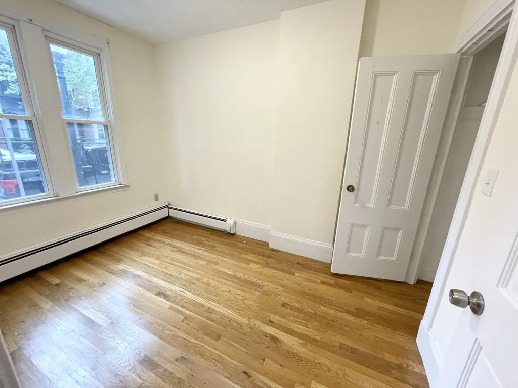 4 bed, 2 bath apartment for rent at 16 Greenwich St Unit 1, South End — photo 4 of 4