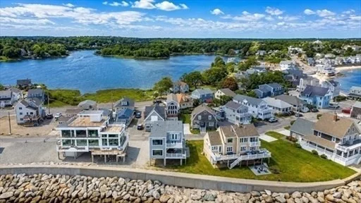 4 bed, 2 bath apartment for rent at 16 Gunrock Ave, Gun Rock — photo 24 of 26