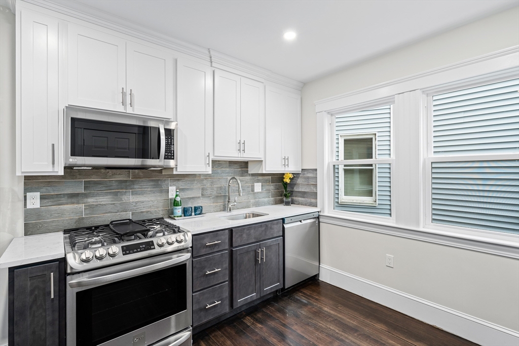 3 bed, 1 bath apartment for rent at 16 Hallam St Unit 3, Dorchester — photo 4 of 18