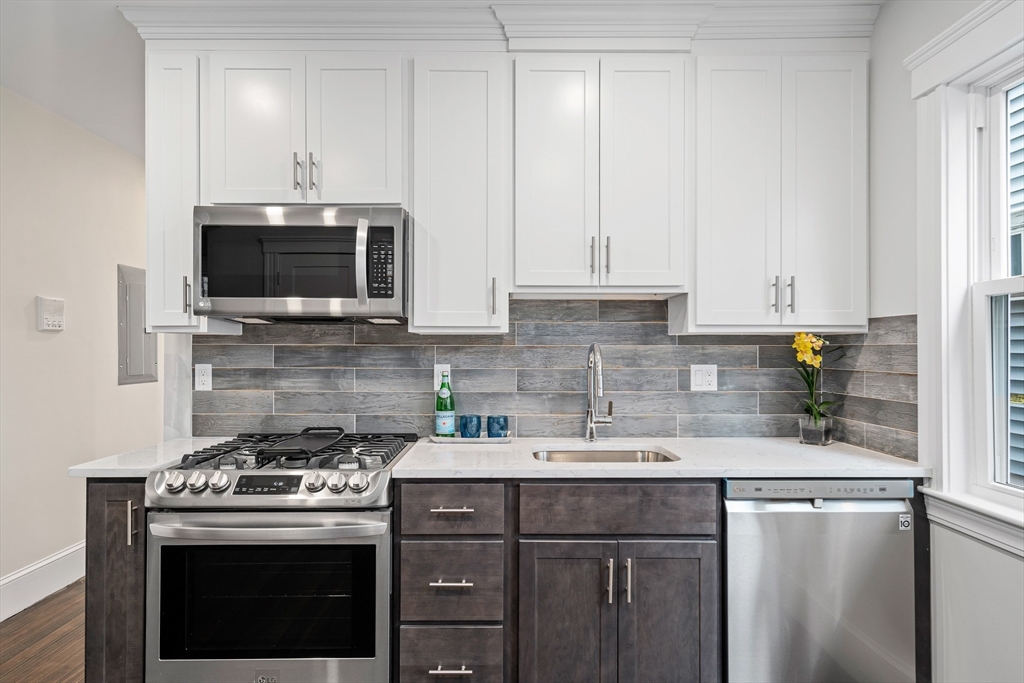 3 bed, 1 bath apartment for rent at 16 Hallam St Unit 3, Dorchester — photo 5 of 18