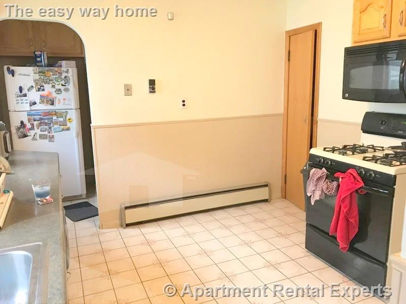 2 bed, 1 bath apartment for rent at 16 Hamilton St Unit 1, Tufts — photo 3 of 8