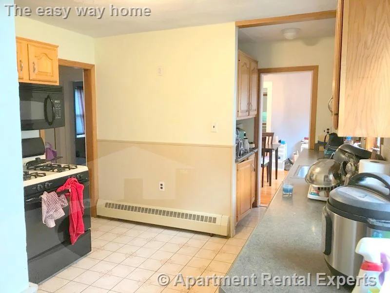 2 bed, 1 bath apartment for rent at 16 Hamilton St Unit 1, Tufts — photo 2 of 8