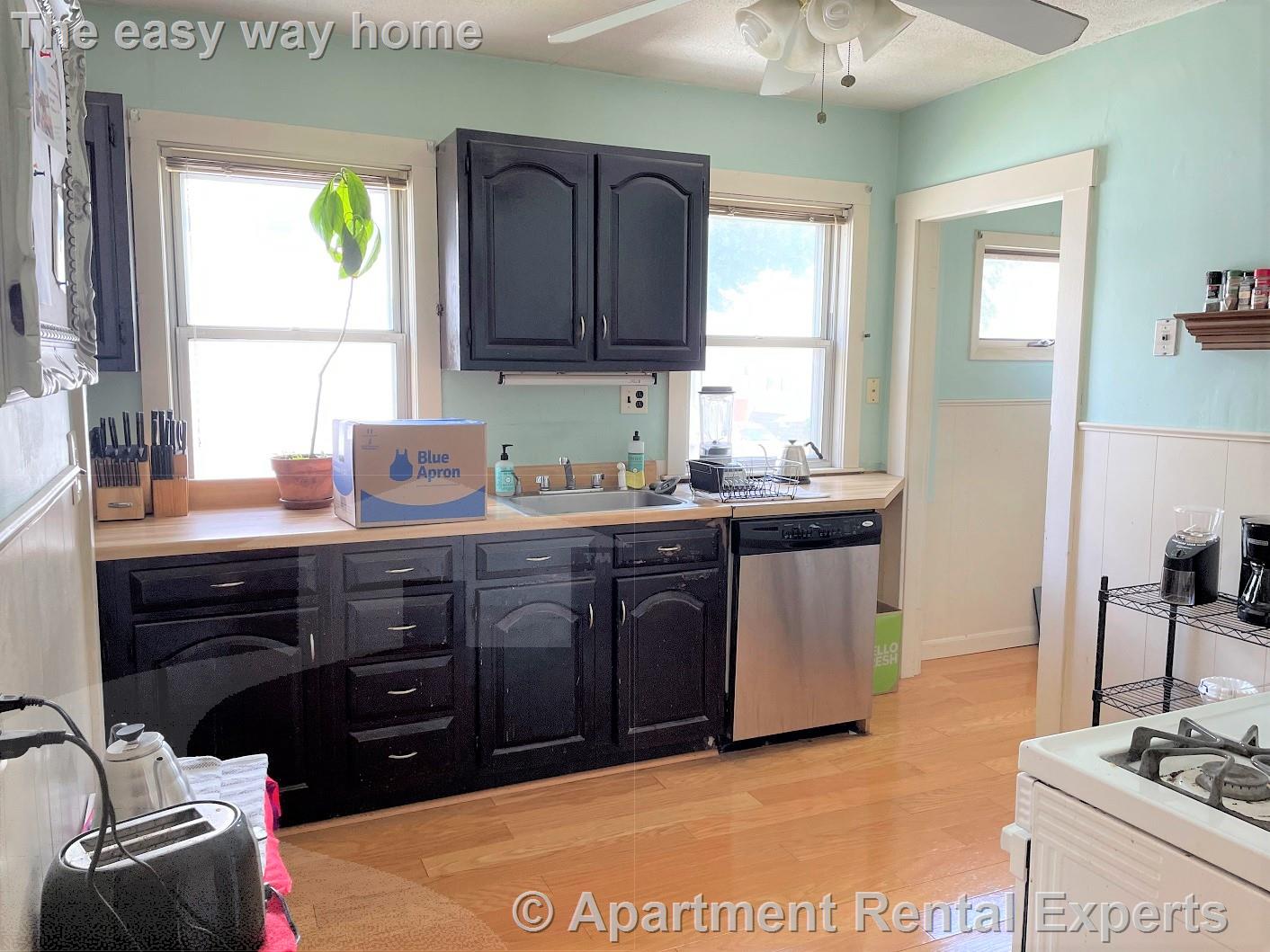2 bed, 1 bath apartment for rent at 16 Hamilton St Unit 2, Tufts — photo 1 of 14