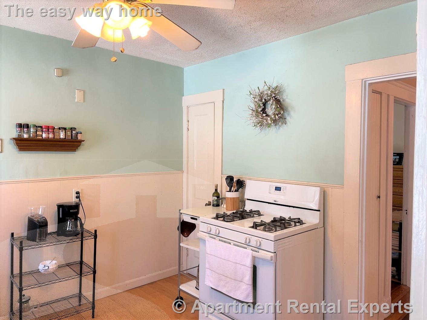 2 bed, 1 bath apartment for rent at 16 Hamilton St Unit 2, Tufts — photo 3 of 14