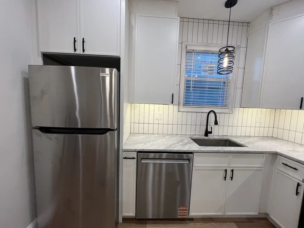 2 bed, 2 bath apartment for rent at 14-16 Harriet St Unit 1, Brighton — photo 5 of 29