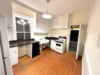 1 bed, 1 bath apartment for rent at 16 Harris St Unit 2, Coolidge Corner — photo 2 of 6