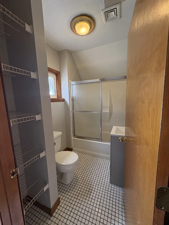 2 bed, 1 bath apartment for rent at 16 Harvard St Unit 3, Chicopee — photo 4 of 9