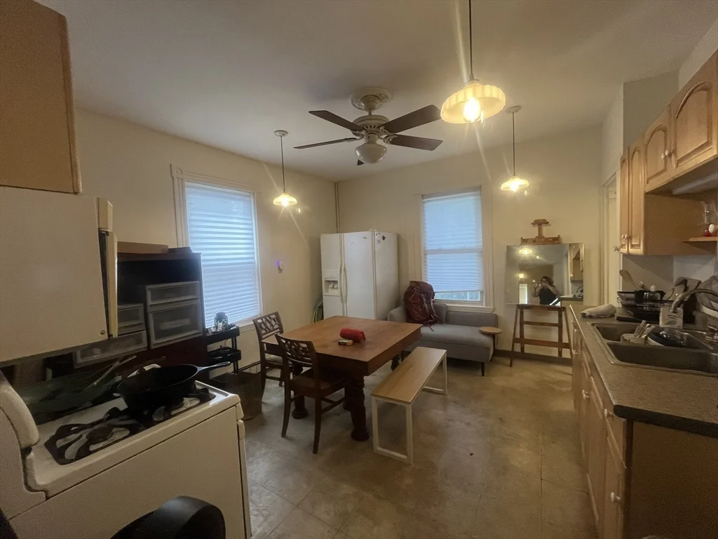 3 bed, 1 bath apartment for rent at 16 Haverford St Unit 2, Jamaica Plain — photo 3 of 22