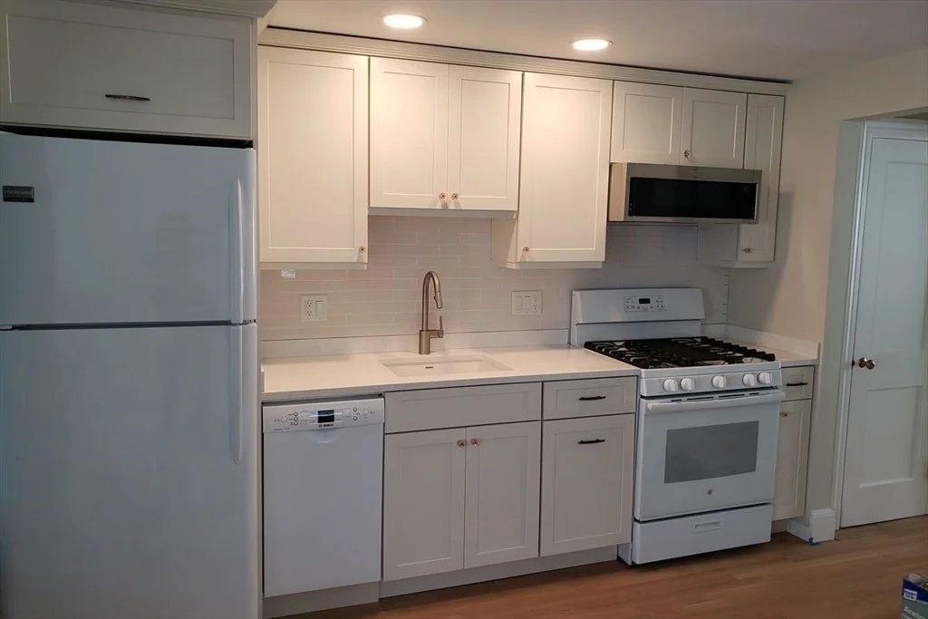 1 bed, 2 bath apartment for rent at 16 Hobbs Rd Unit 1, West Medford — photo 4 of 22