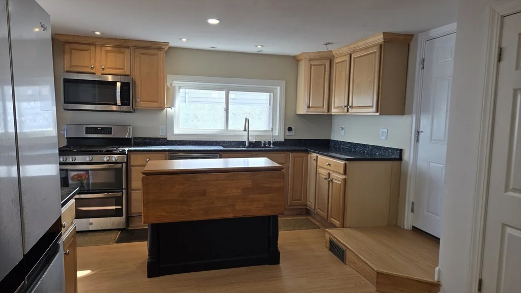 3 bed, 3 bath apartment for rent at 16 Homestead Ave Unit 16A, Quincy — photo 10 of 28