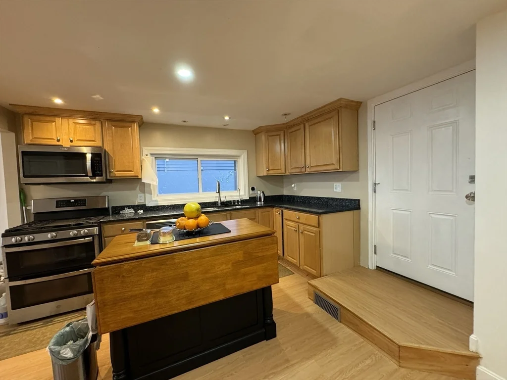 3 bed, 3 bath apartment for rent at 16 Homestead Ave Unit 16A, Quincy — photo 9 of 28
