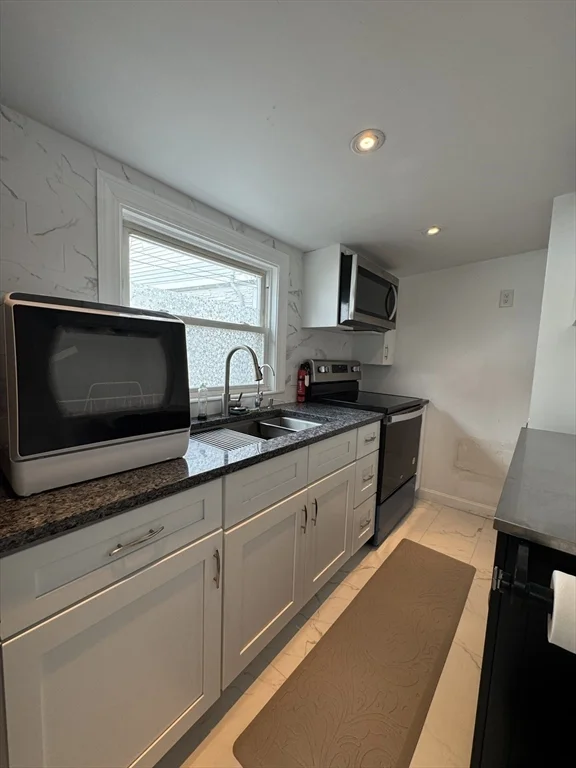 Studio bed, 1 bath apartment for rent at 16 Homestead Ave Unit 16B, Quincy — photo 5 of 18