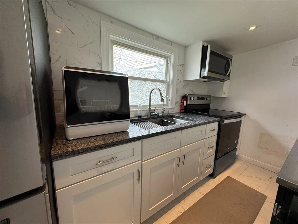 Studio bed, 1 bath apartment for rent at 16 Homestead Ave Unit 16B, Quincy — photo 7 of 18
