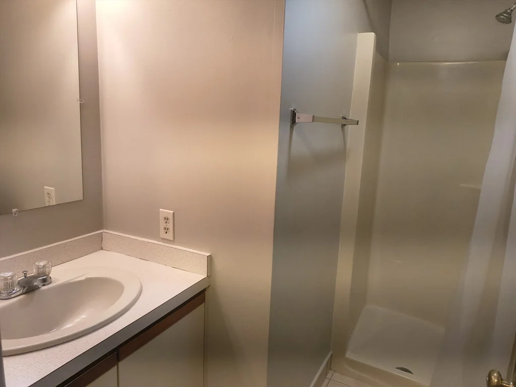 2 bed, 2 bath apartment for rent at 16 Hundred Oaks Ln Unit 16, Ashland — photo 7 of 16