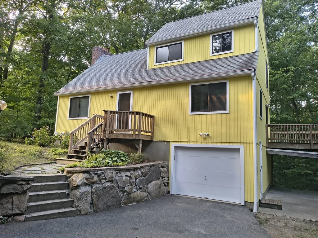 2 bed, 2 bath apartment for rent at 16 Hundred Oaks Ln Unit 16, Ashland — photo 2 of 16