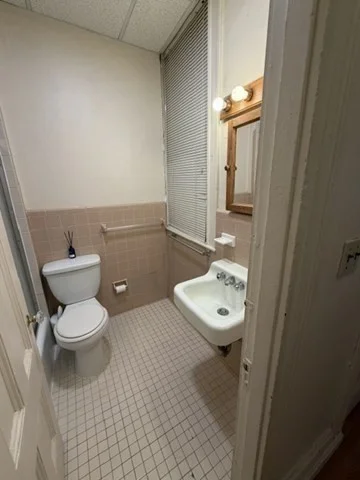 2 bed, 1 bath apartment for rent at 16 Isabella Unit 2, Bay Village — photo 6 of 16
