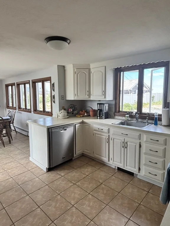 3 bed, 2 bath apartment for rent at 16 Jackson Street Winter Rental Unit 16, Marshfield — photo 3 of 17