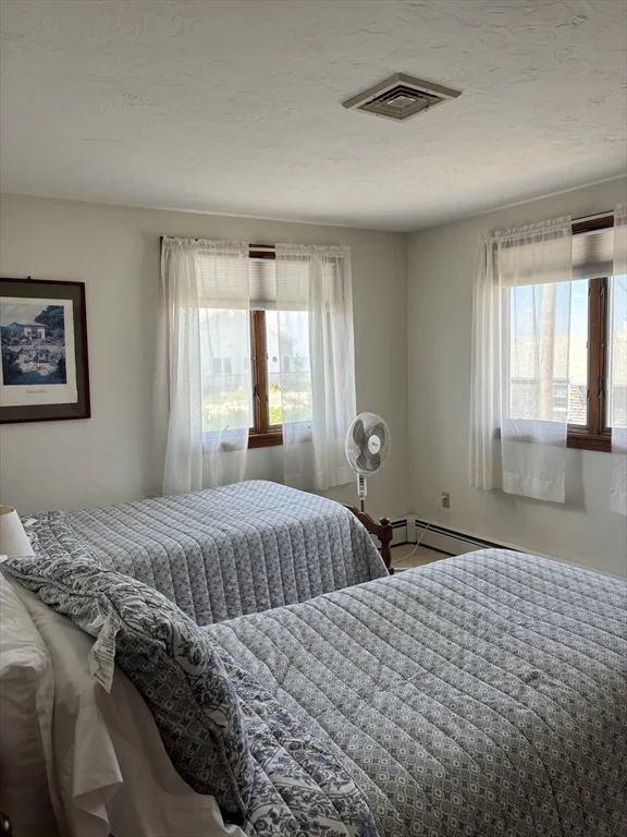 3 bed, 2 bath apartment for rent at 16 Jackson Street Winter Rental Unit 16, Marshfield — photo 11 of 17