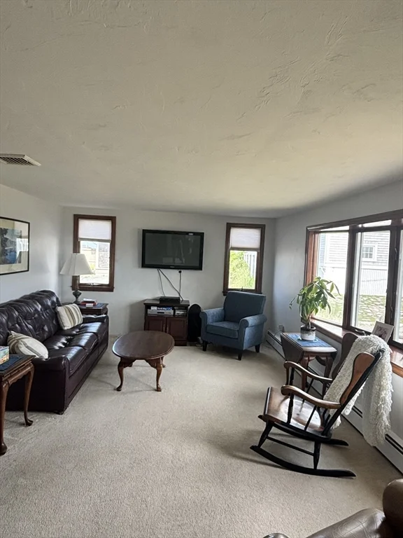 3 bed, 2 bath apartment for rent at 16 Jackson Street Winter Rental Unit 16, Marshfield — photo 6 of 17