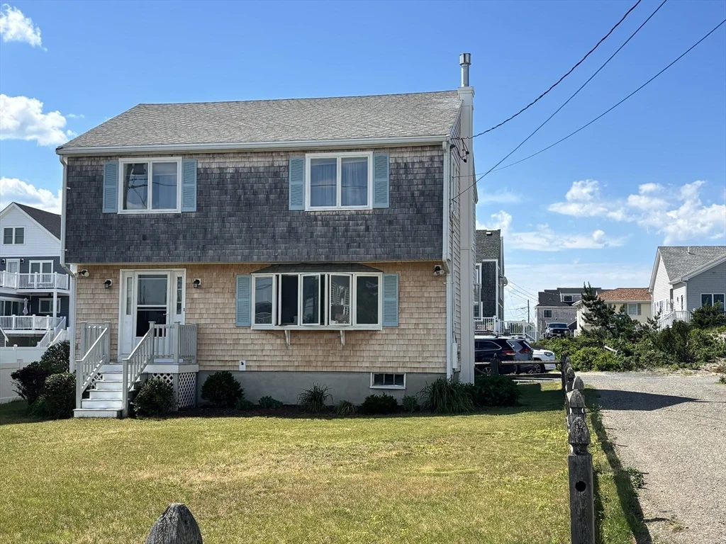 3 bed, 2 bath apartment for rent at 16 Jackson Street Winter Rental Unit 16, Marshfield — photo 1 of 17