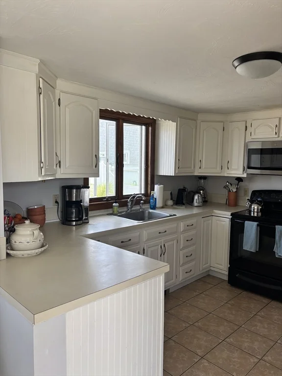 3 bed, 2 bath apartment for rent at 16 Jackson Street Winter Rental Unit 16, Marshfield — photo 2 of 17
