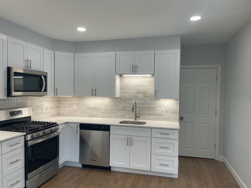 3 bed, 2 bath apartment for rent at 16 Jason Unit 2, Arlington — photo 2 of 10