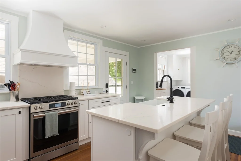 5 bed, 3 bath apartment for rent at 16 Jefferson Shores Rd, Cohasset Narrows — photo 18 of 39