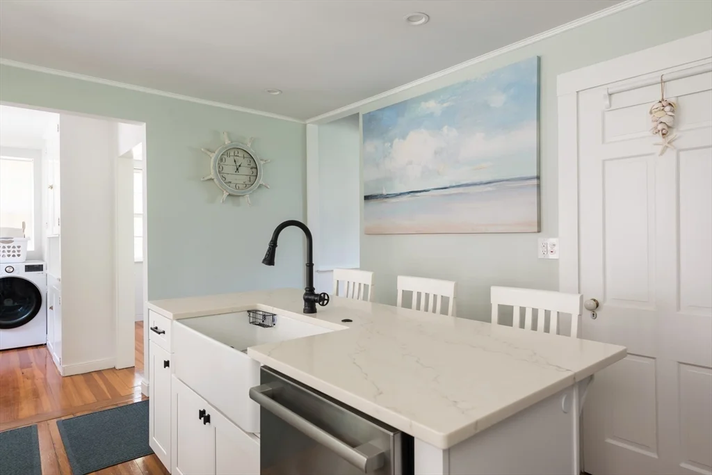 5 bed, 3 bath apartment for rent at 16 Jefferson Shores Rd, Cohasset Narrows — photo 20 of 39