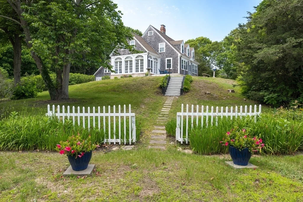 5 bed, 3 bath apartment for rent at 16 Jefferson Shores Rd, Cohasset Narrows — photo 3 of 39