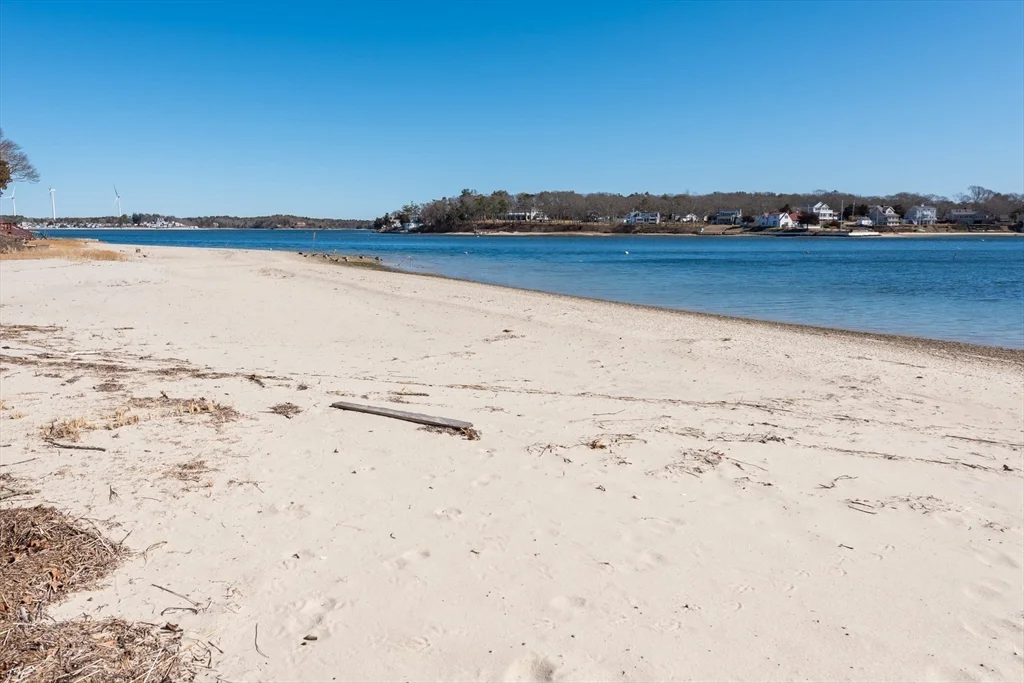 5 bed, 3 bath apartment for rent at 16 Jefferson Shores Rd, Cohasset Narrows — photo 31 of 39