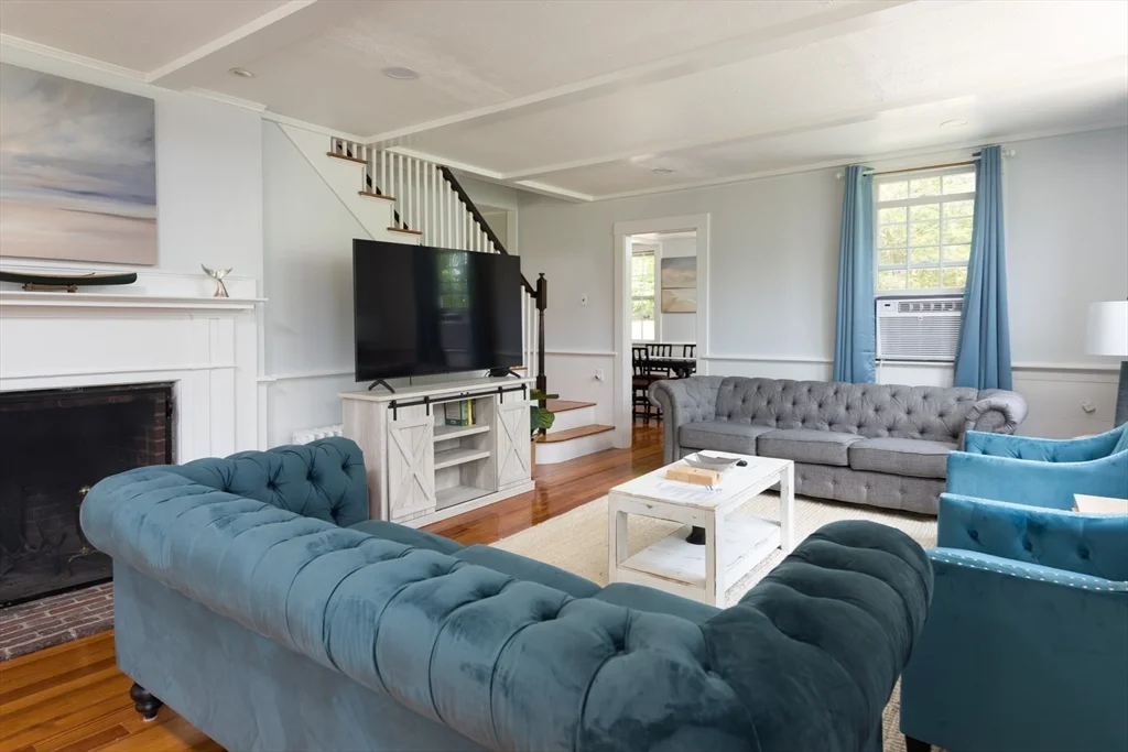 5 bed, 3 bath apartment for rent at 16 Jefferson Shores Rd, Cohasset Narrows — photo 11 of 39