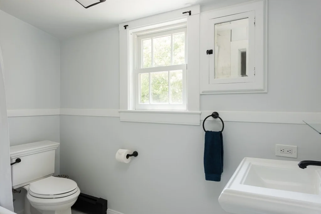 5 bed, 3 bath apartment for rent at 16 Jefferson Shores Rd, Cohasset Narrows — photo 26 of 39