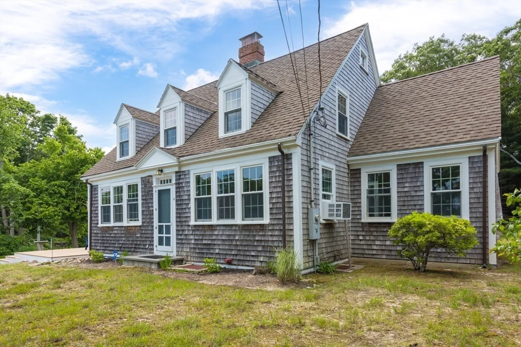 5 bed, 3 bath apartment for rent at 16 Jefferson Shores Rd, Cohasset Narrows — photo 5 of 39