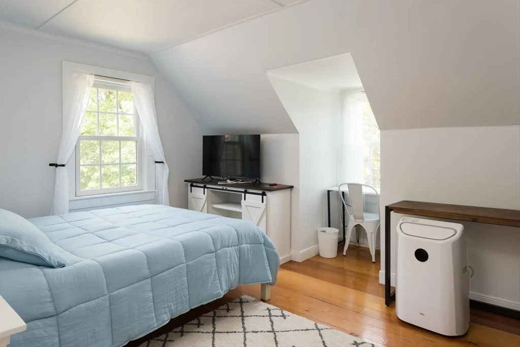 5 bed, 3 bath apartment for rent at 16 Jefferson Shores Rd, Cohasset Narrows — photo 24 of 39