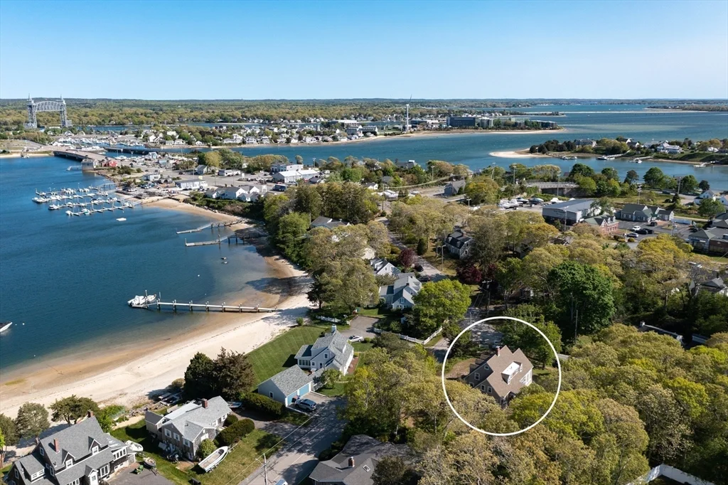 5 bed, 3 bath apartment for rent at 16 Jefferson Shores Rd, Cohasset Narrows — photo 2 of 39