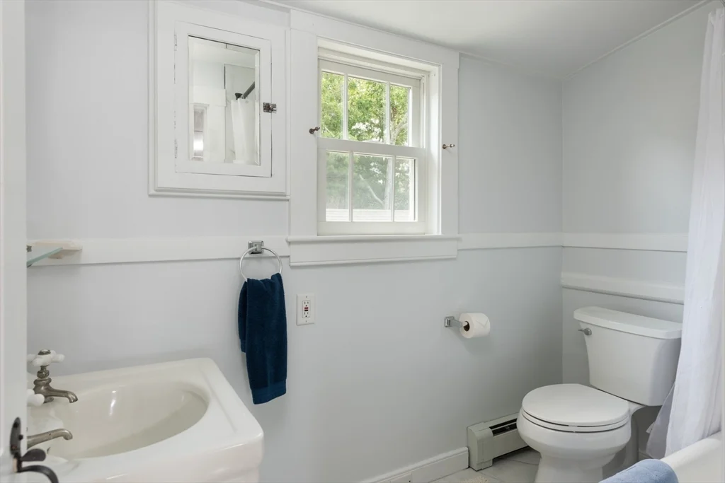 5 bed, 3 bath apartment for rent at 16 Jefferson Shores Rd, Cohasset Narrows — photo 30 of 39